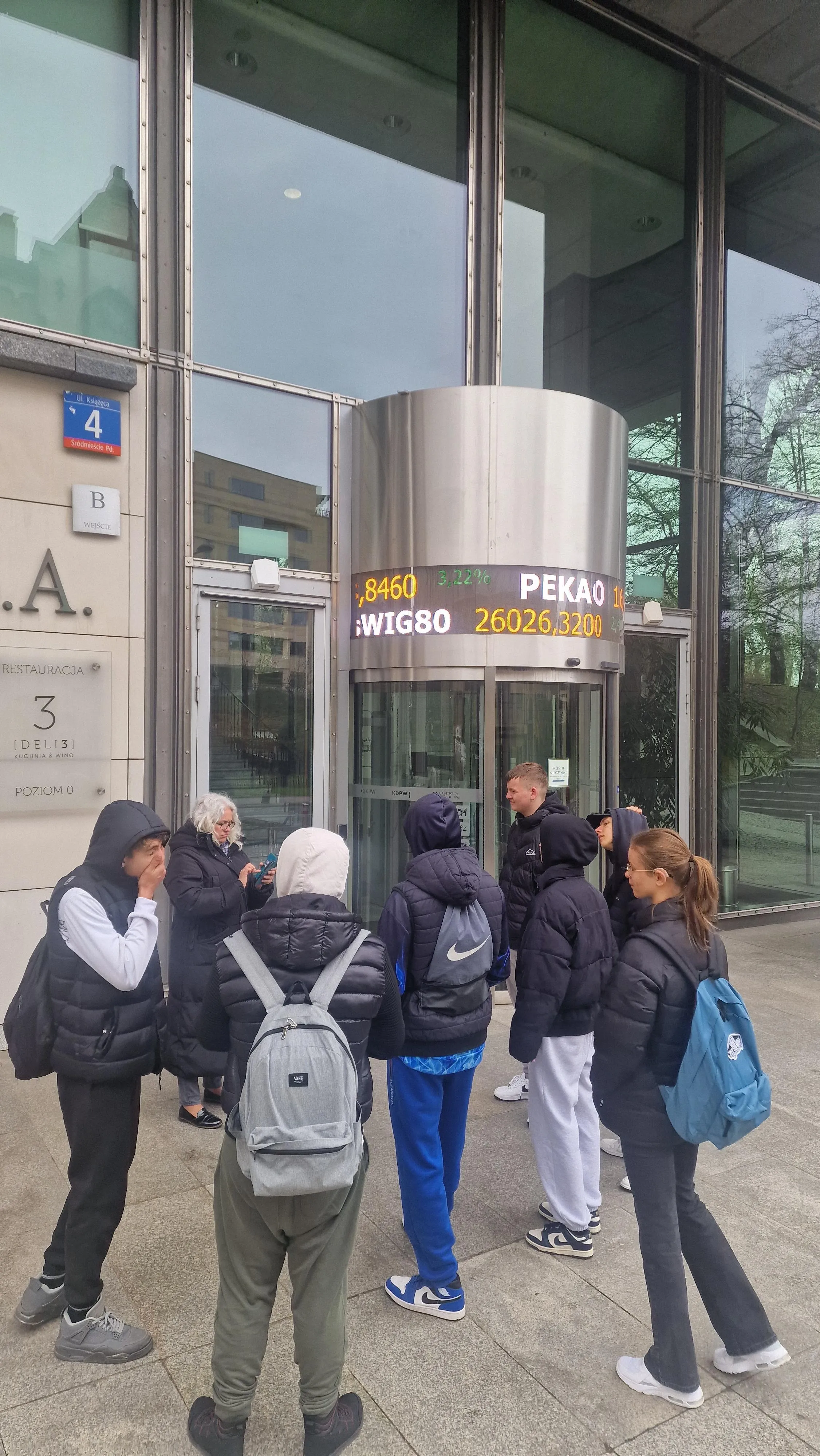 Uczniowie w Centrum Giełdowym i Centrum Pieniądza NBP