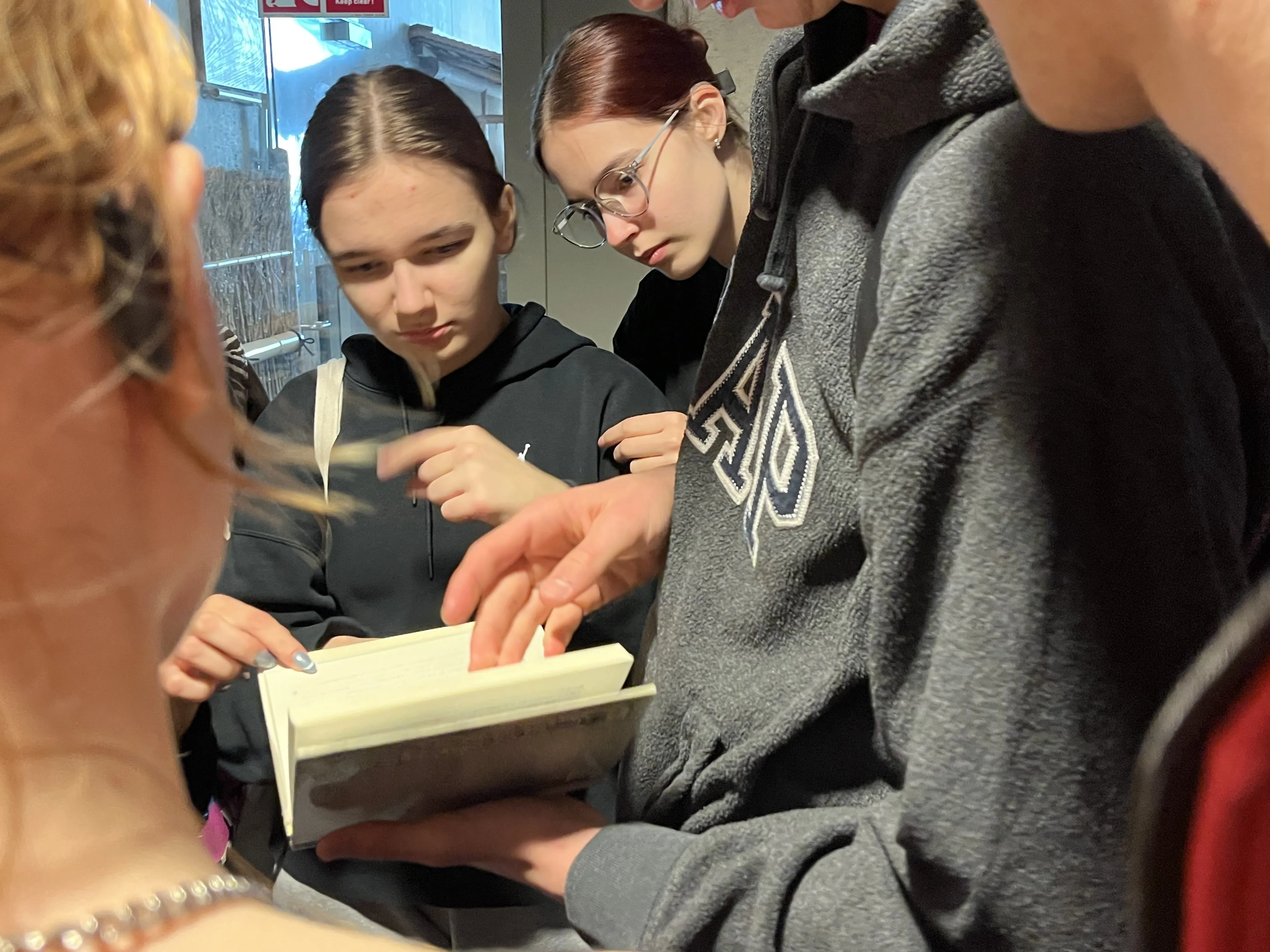 Licealiści zwiedzają Bibliotekę Uniwersytecką BUW w Warszawie