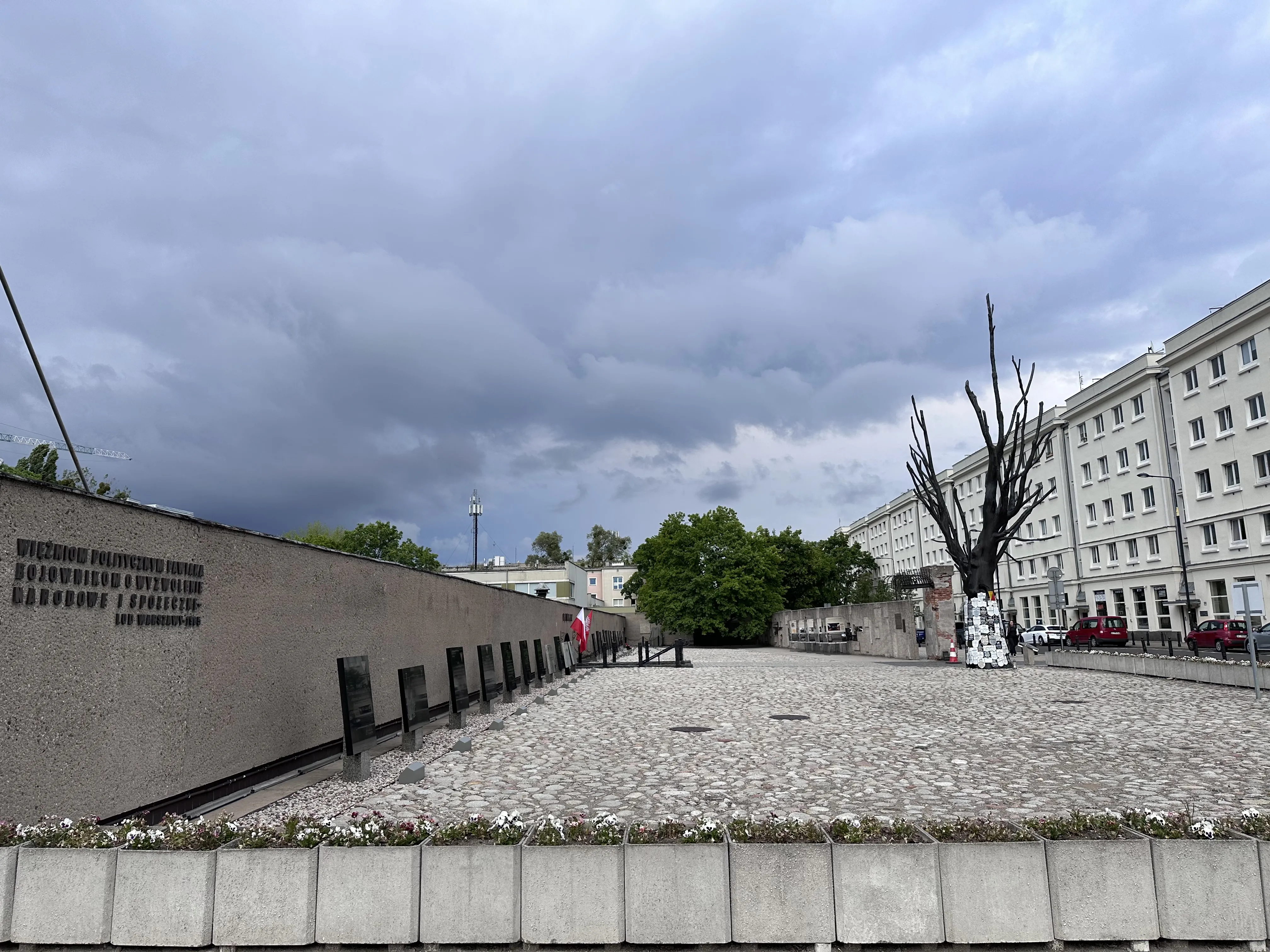 Rowerem przez Warszawę – mimo chmur, z uśmiechem!