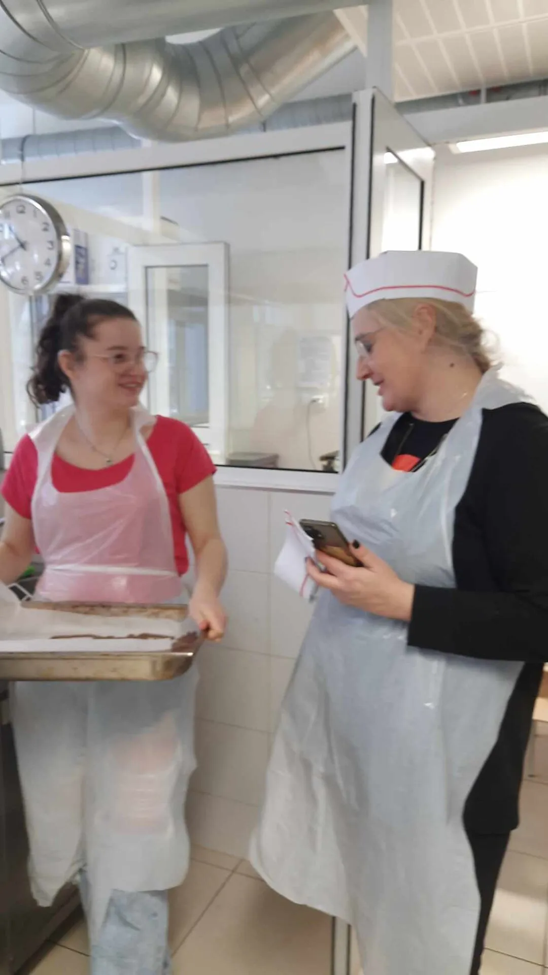 Warsztaty ze zdobienia i sporządzania pierników z klasą 2ka i dziećmi ze szkoły z ul. Twardej