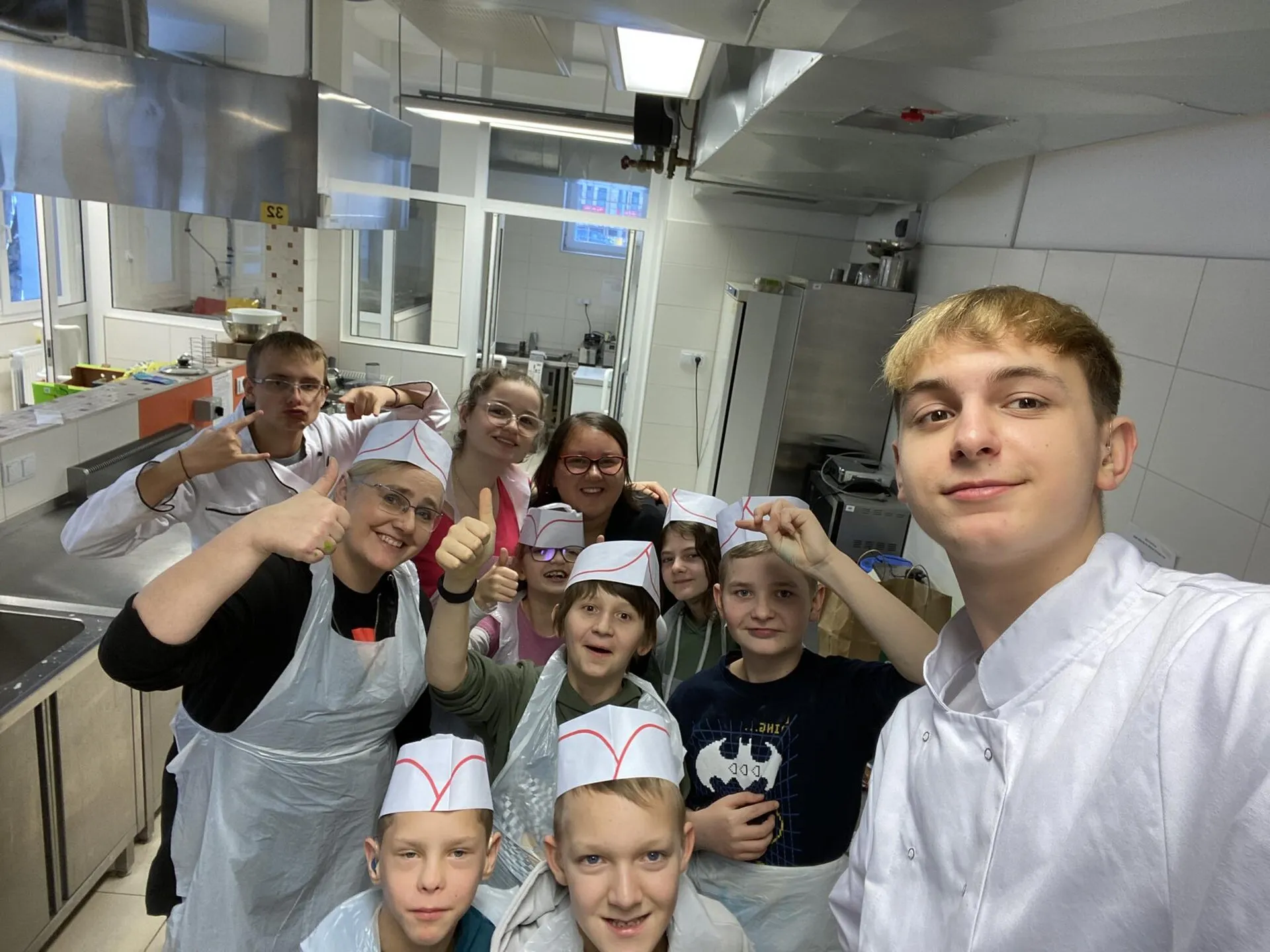 Warsztaty ze zdobienia i sporządzania pierników z klasą 2ka i dziećmi ze szkoły z ul. Twardej