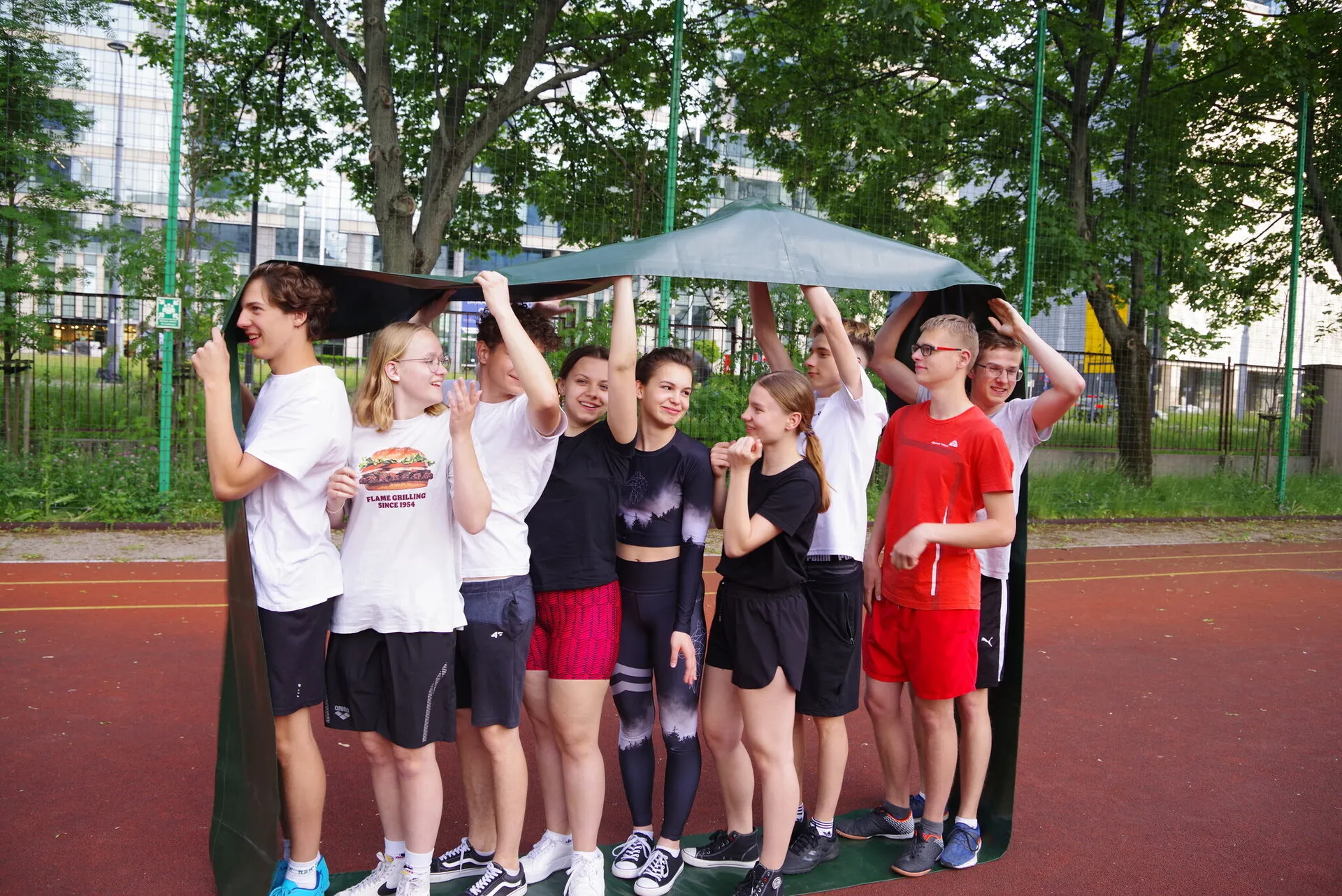 Sport na wesoło "pierwszaki vs. starszaki"
