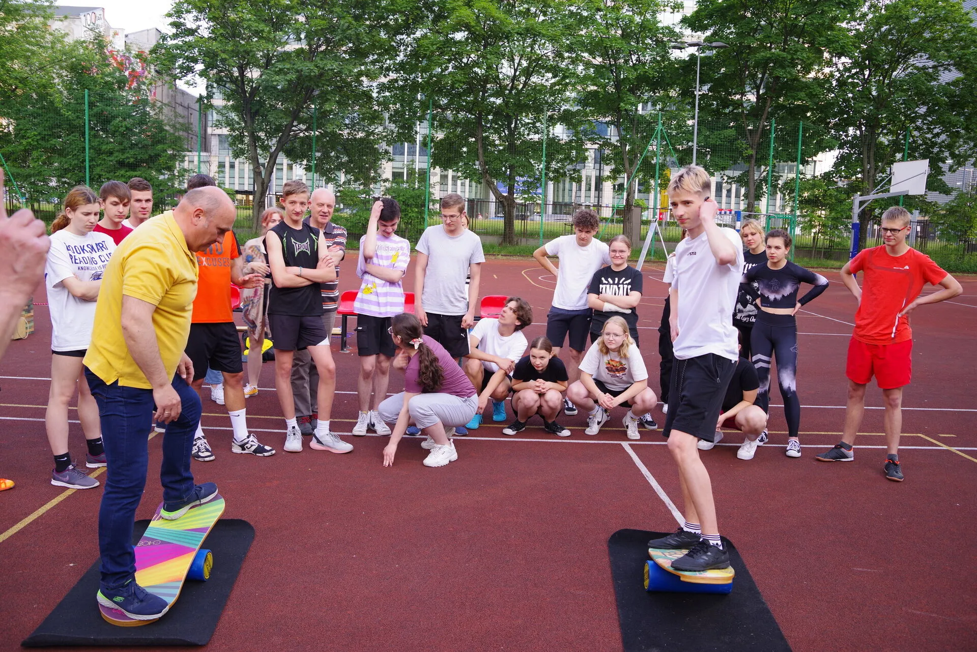 Sport na wesoło "pierwszaki vs. starszaki"