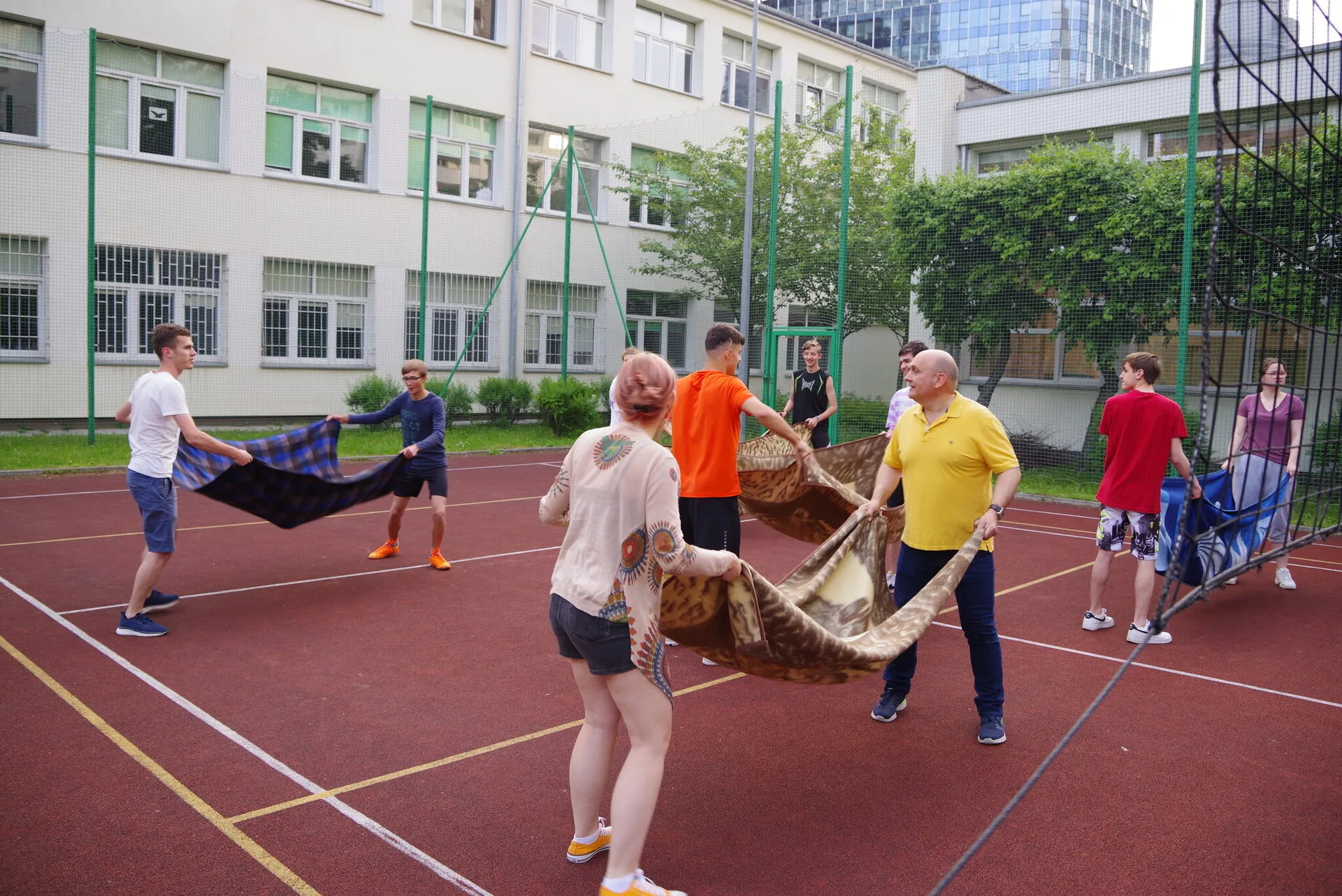 Sport na wesoło "pierwszaki vs. starszaki"