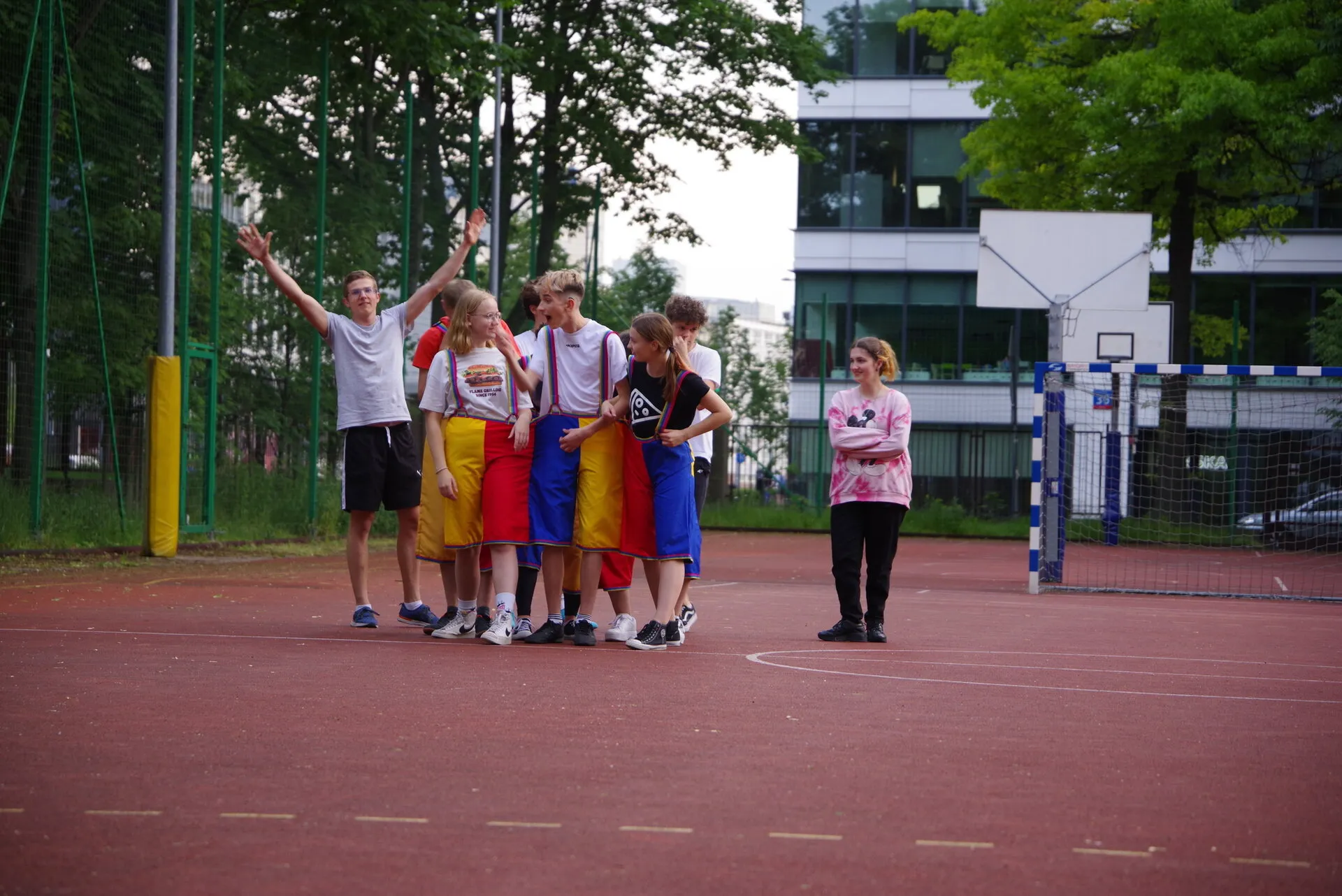Sport na wesoło "pierwszaki vs. starszaki"