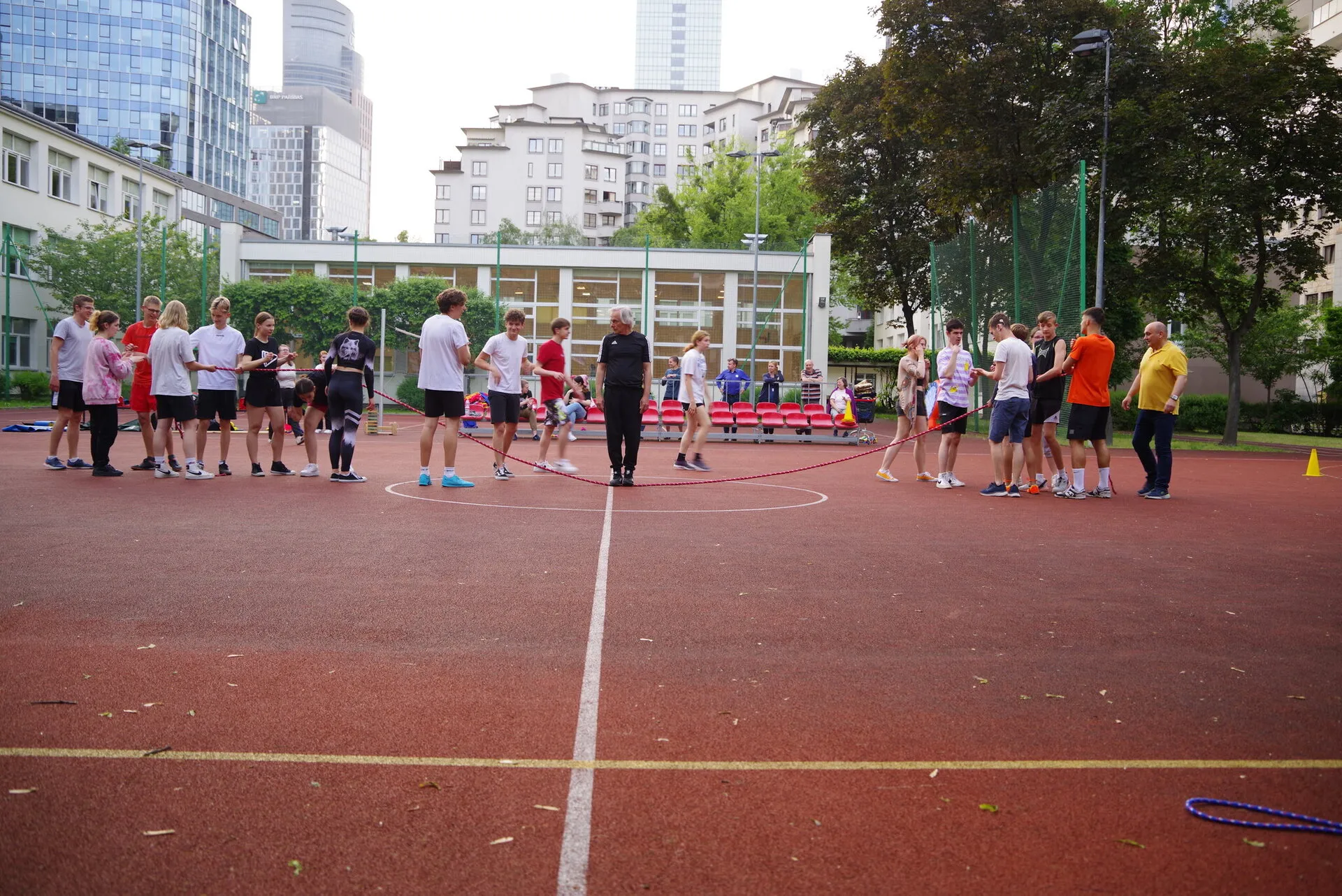 Sport na wesoło "pierwszaki vs. starszaki"