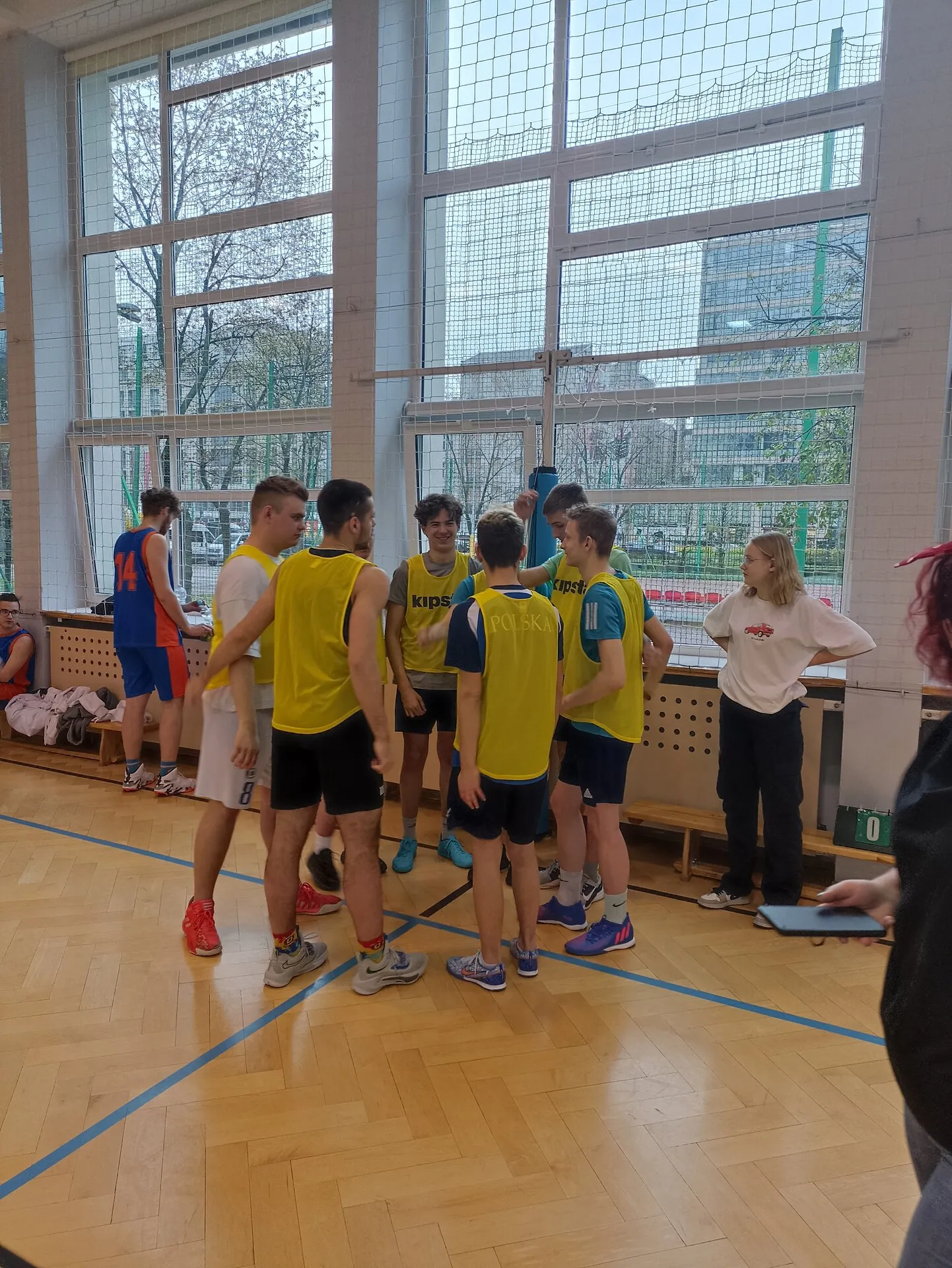 Mecz koszykówki chłopców z Instytutem z Placu Trzech Krzyży