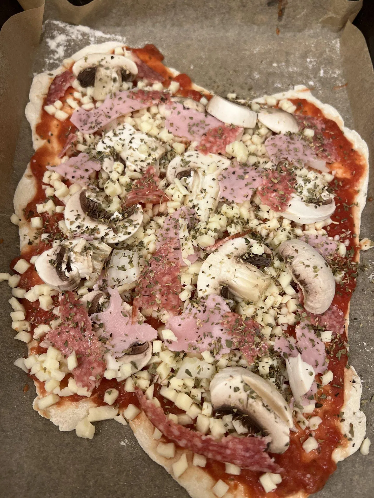 Uczniowie piekący pizze