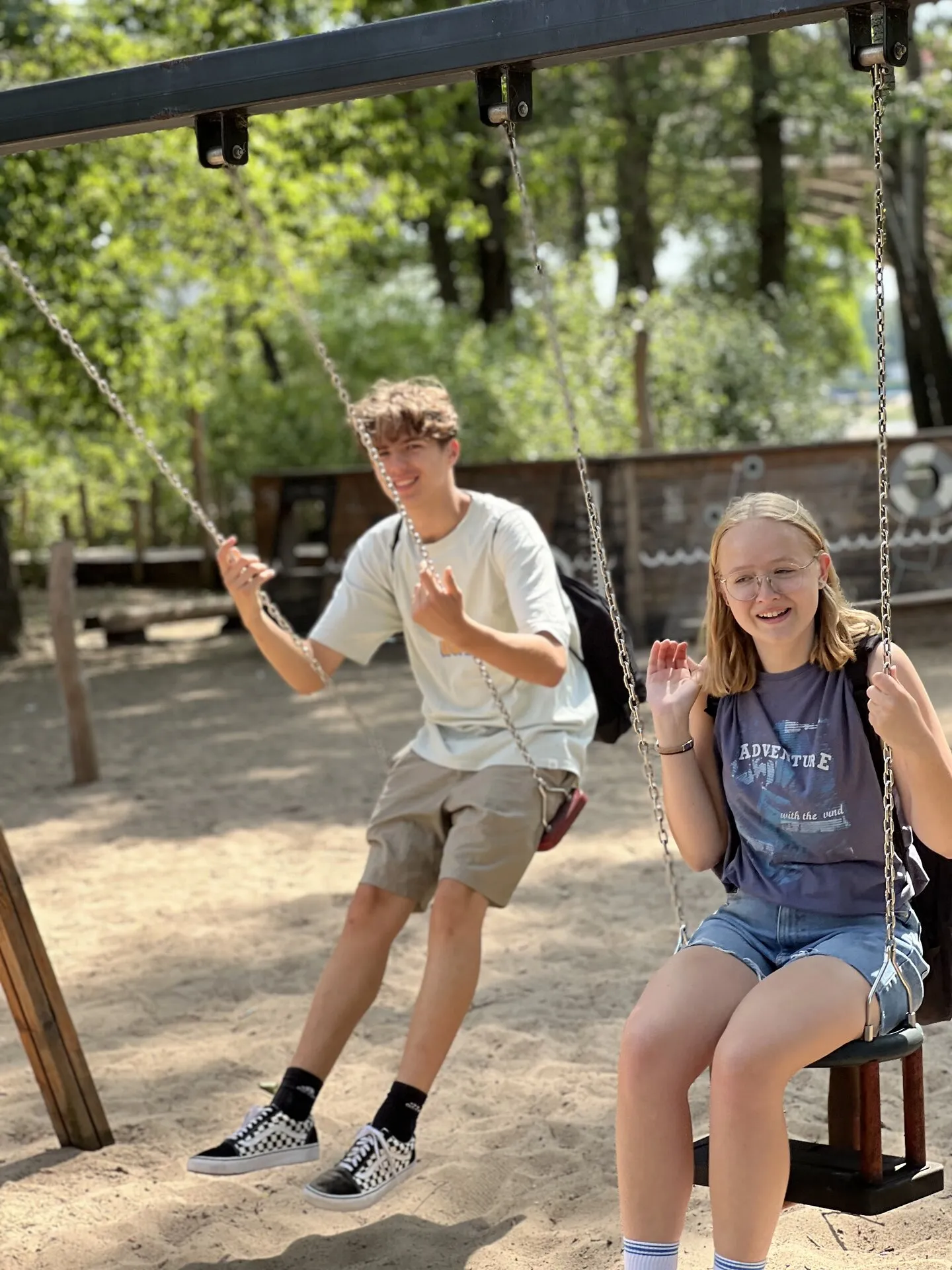 Grupa bajkomigaczy na pikniku nad Wisłą
