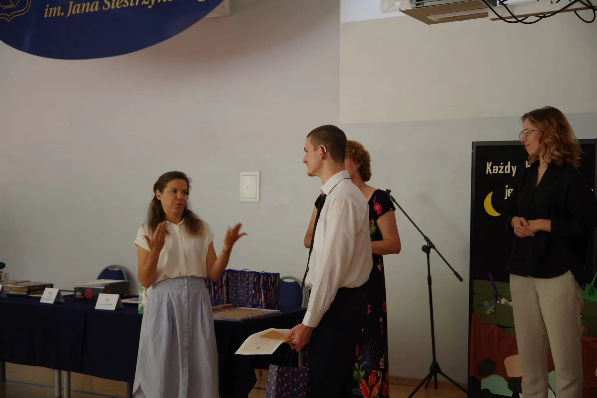 Pożegnanie uczniów szkoły policealnej 2ta