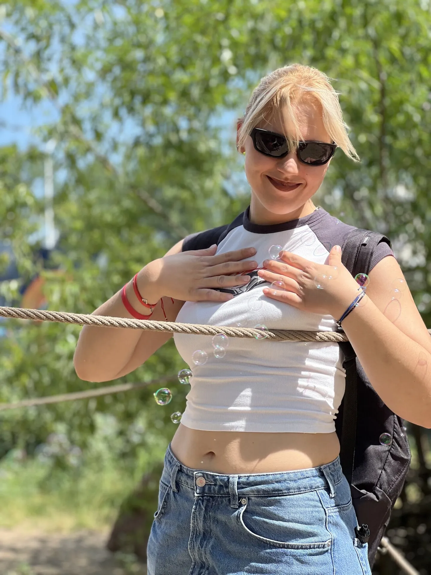 Grupa bajkomigaczy na pikniku nad Wisłą