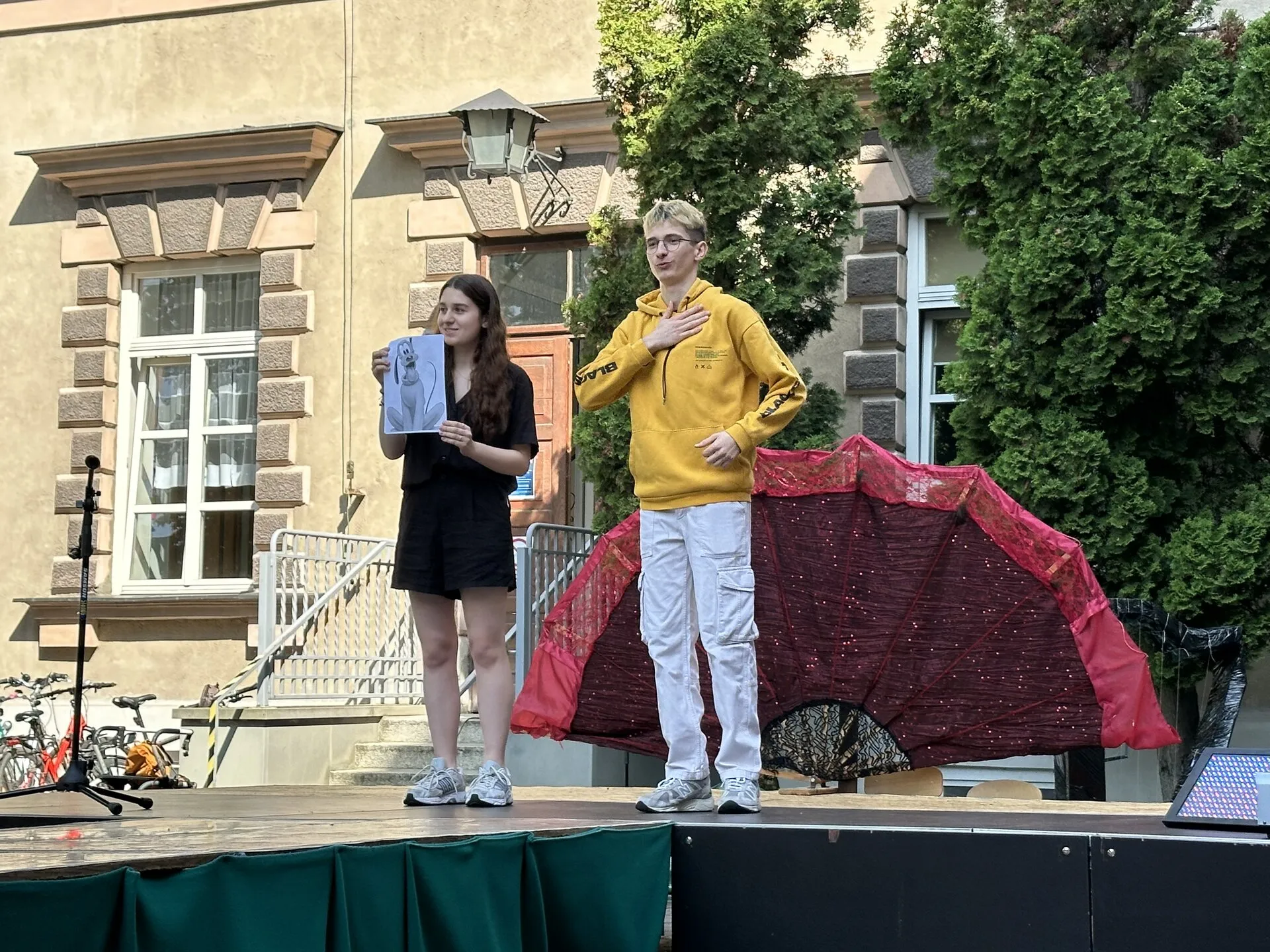 Gościnny występ bajkomigaczy dla przedszkolaków i ich rodzin w Instytucie Głuchoniemych