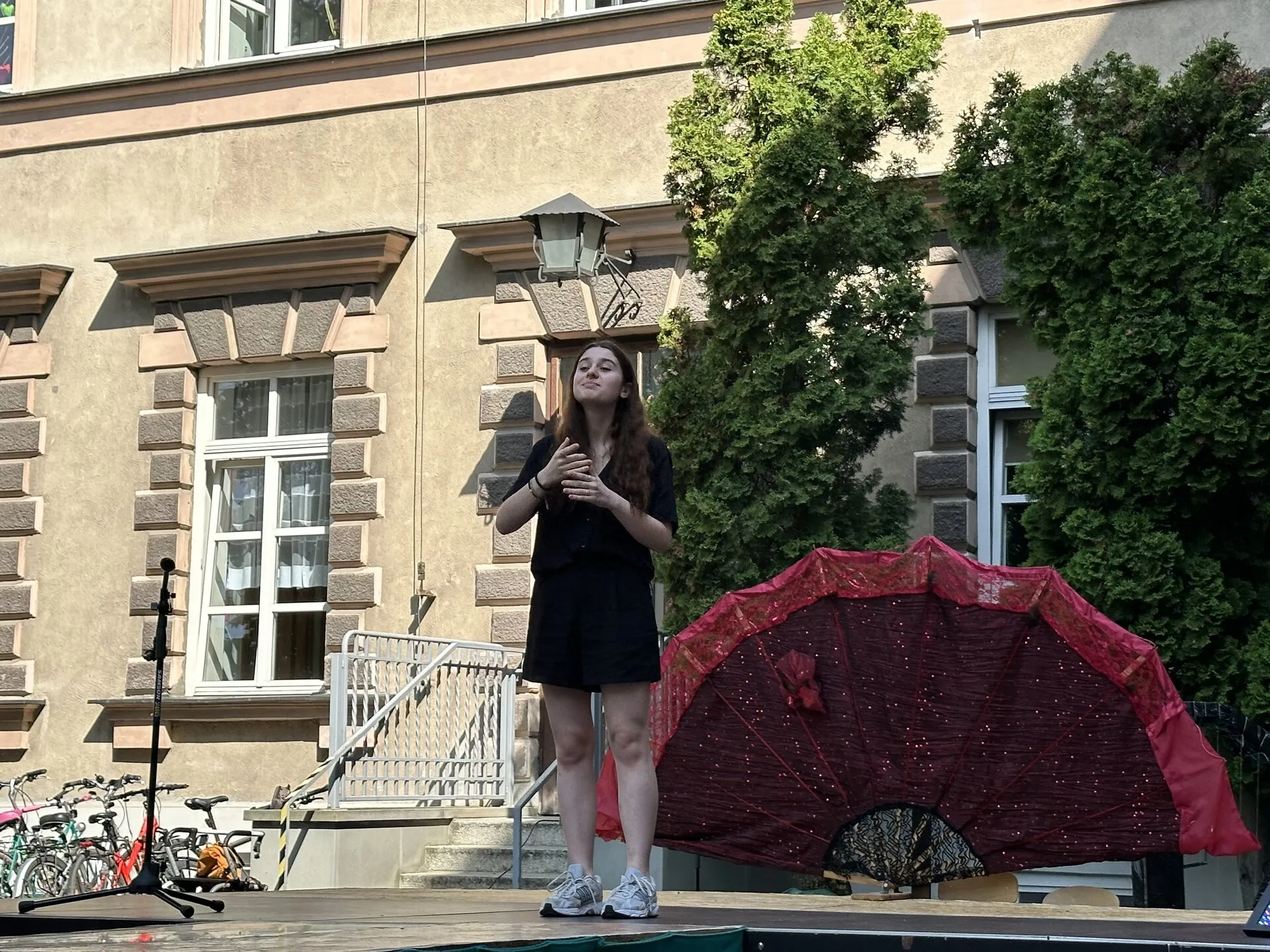 Gościnny występ bajkomigaczy dla przedszkolaków i ich rodzin w Instytucie Głuchoniemych