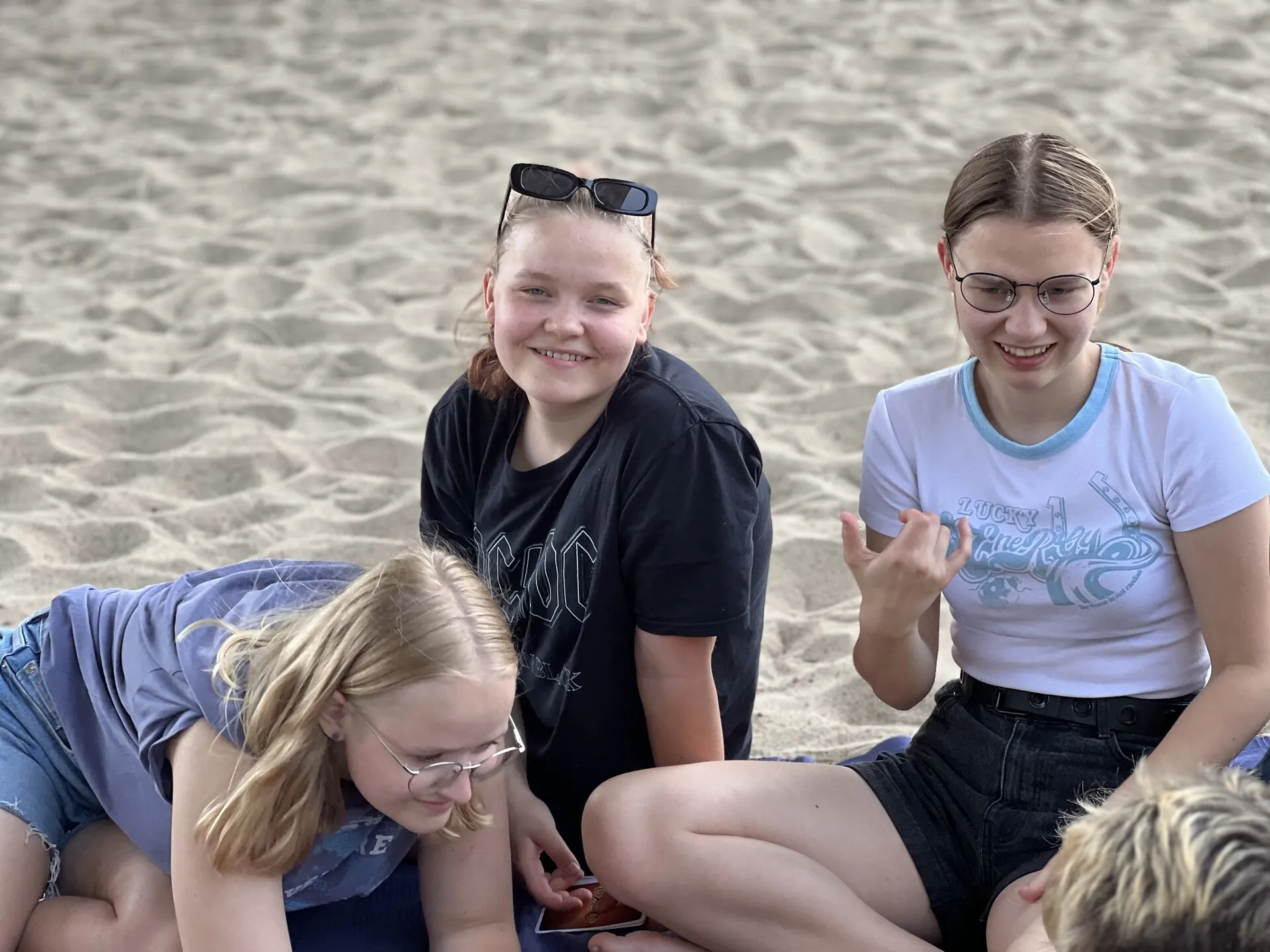 Grupa bajkomigaczy na pikniku nad Wisłą
