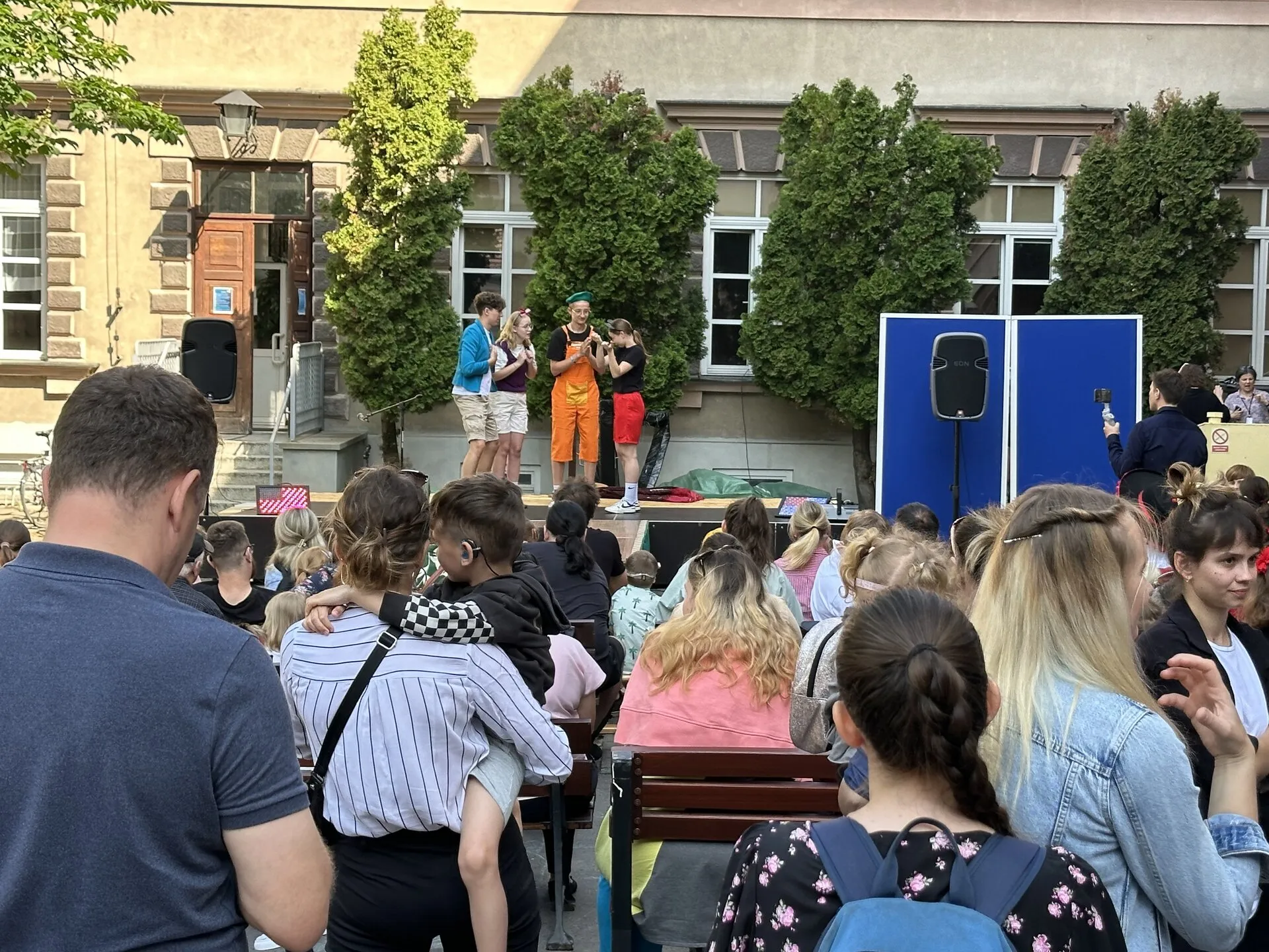Gościnny występ bajkomigaczy dla przedszkolaków i ich rodzin w Instytucie Głuchoniemych