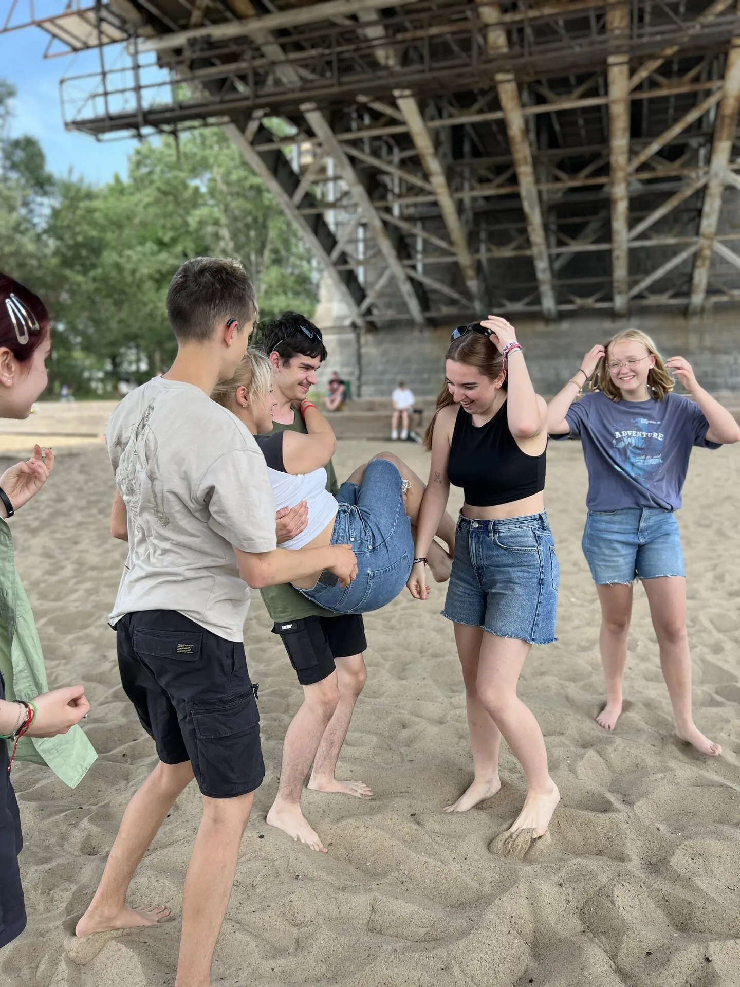 Grupa bajkomigaczy na pikniku nad Wisłą