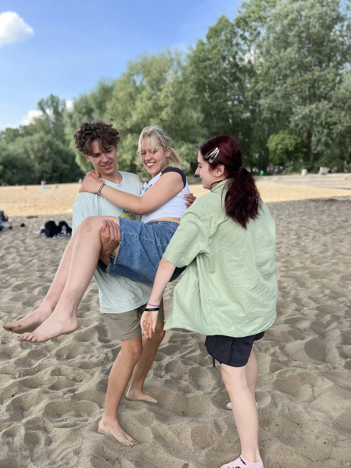 Grupa bajkomigaczy na pikniku nad Wisłą
