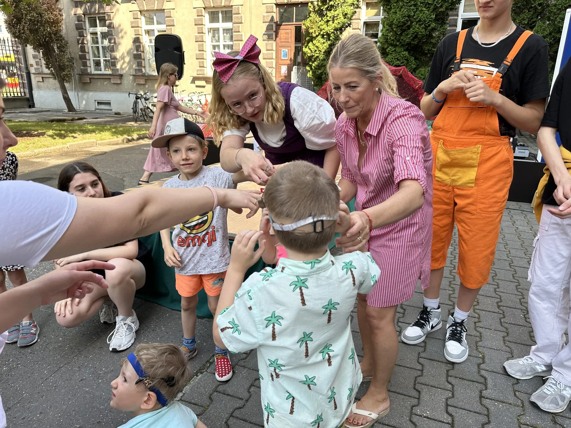 Gościnny występ bajkomigaczy dla przedszkolaków i ich rodzin w Instytucie Głuchoniemych