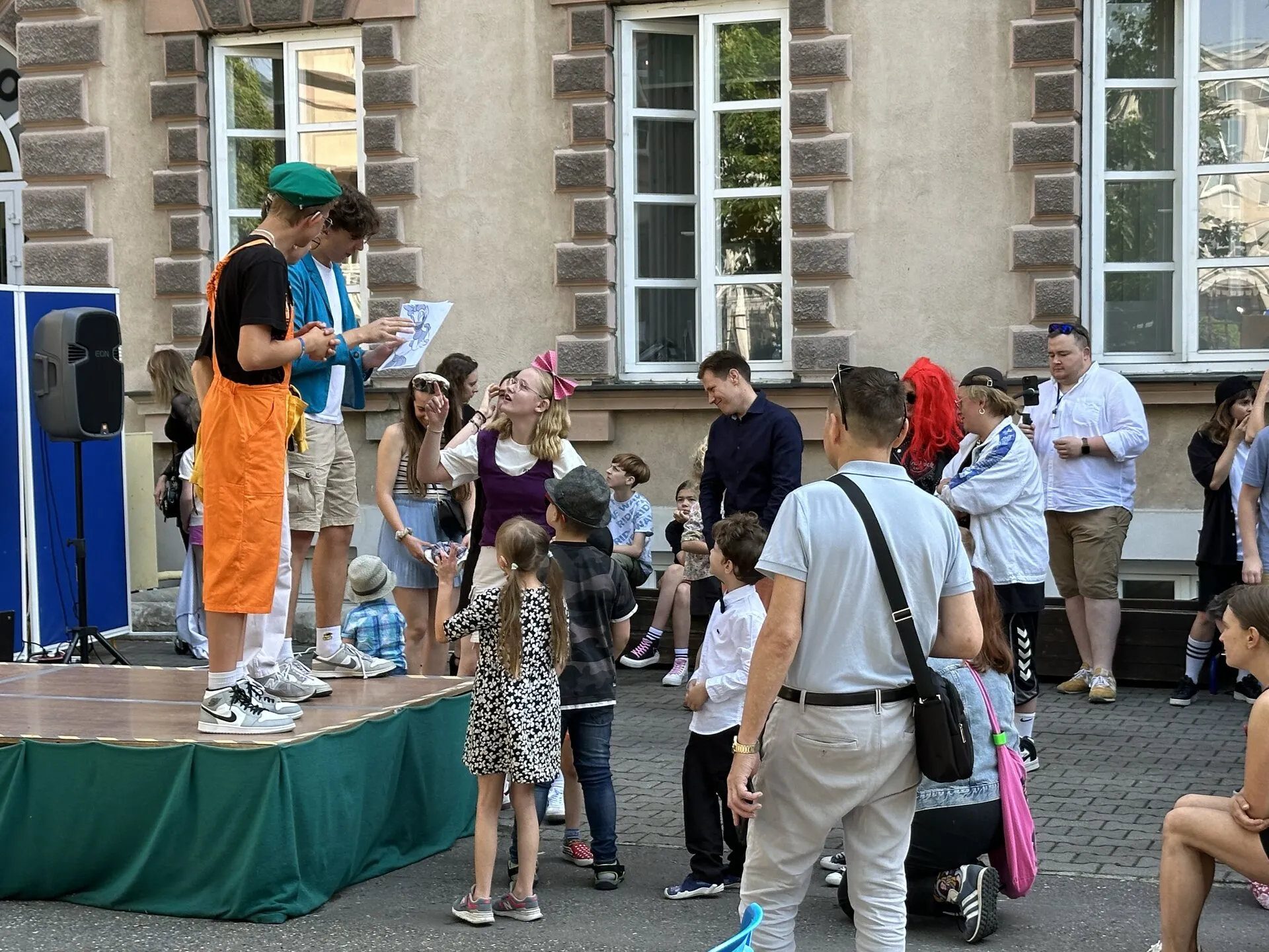 Gościnny występ bajkomigaczy dla przedszkolaków i ich rodzin w Instytucie Głuchoniemych