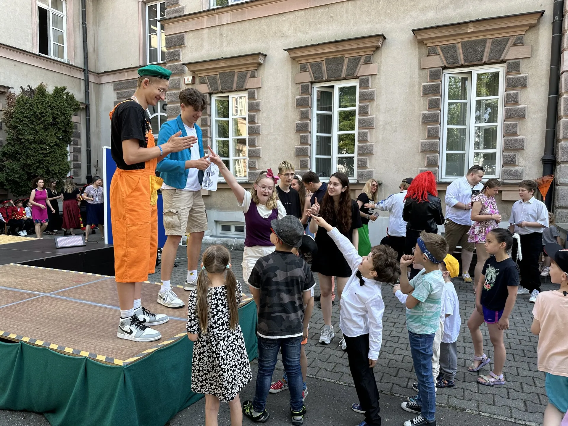 Gościnny występ bajkomigaczy dla przedszkolaków i ich rodzin w Instytucie GłuchoniemychGościnny występ bajkomigaczy dla przedszkolaków i ich rodzin w Instytucie Głuchoniemych