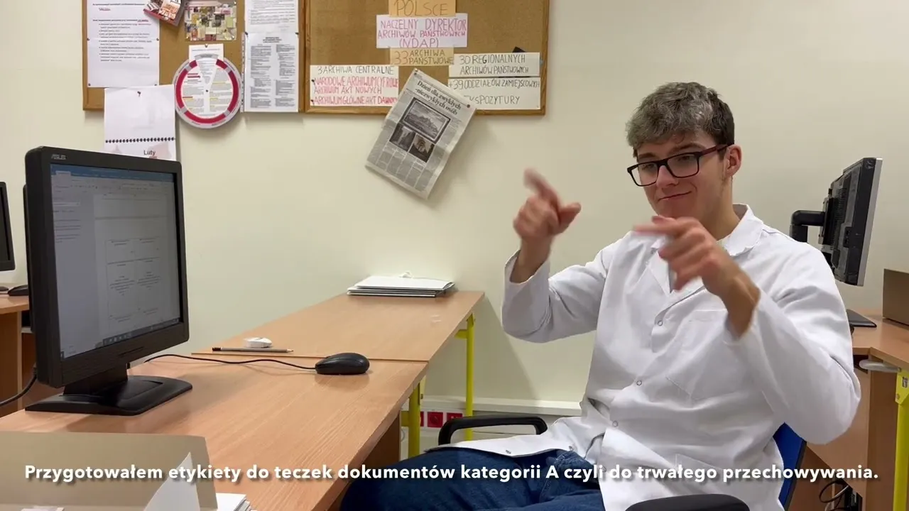Technik archiwista w Przystanku Łucka (PJM/OSWG)
